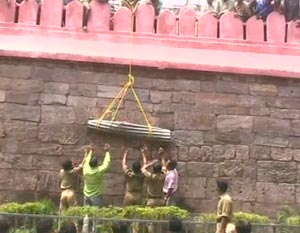 suicide-in-jagannath-temple1